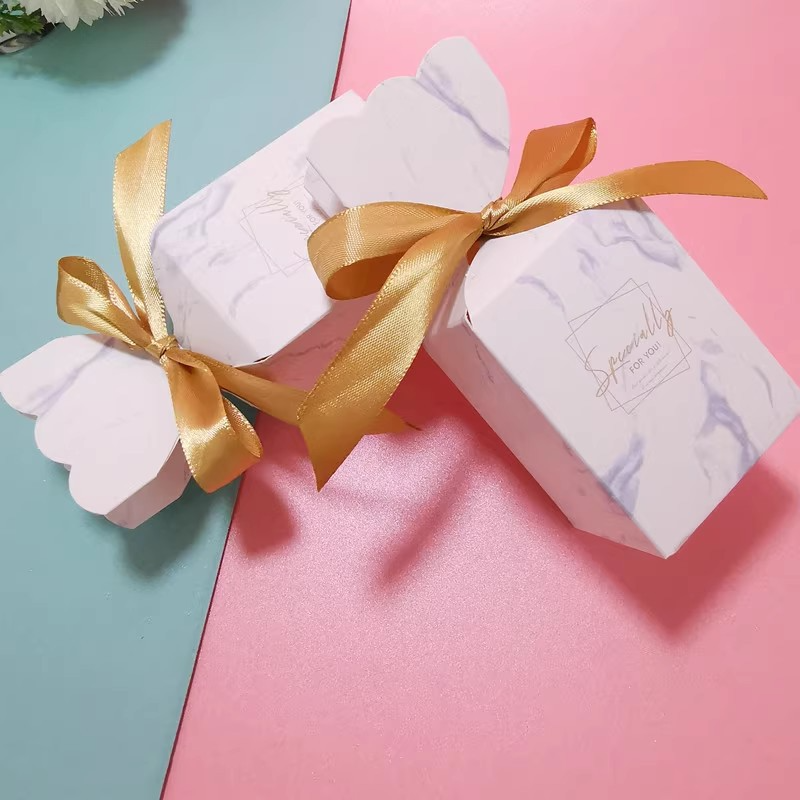 Elegant Bud-Shaped Wedding Favor Box (Vase Style)