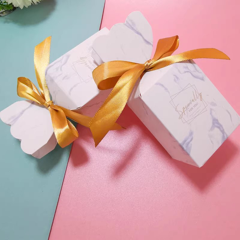 Elegant Bud-Shaped Wedding Favor Box (Vase Style)