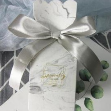 Elegant Bud-Shaped Wedding Favor Box (Vase Style)